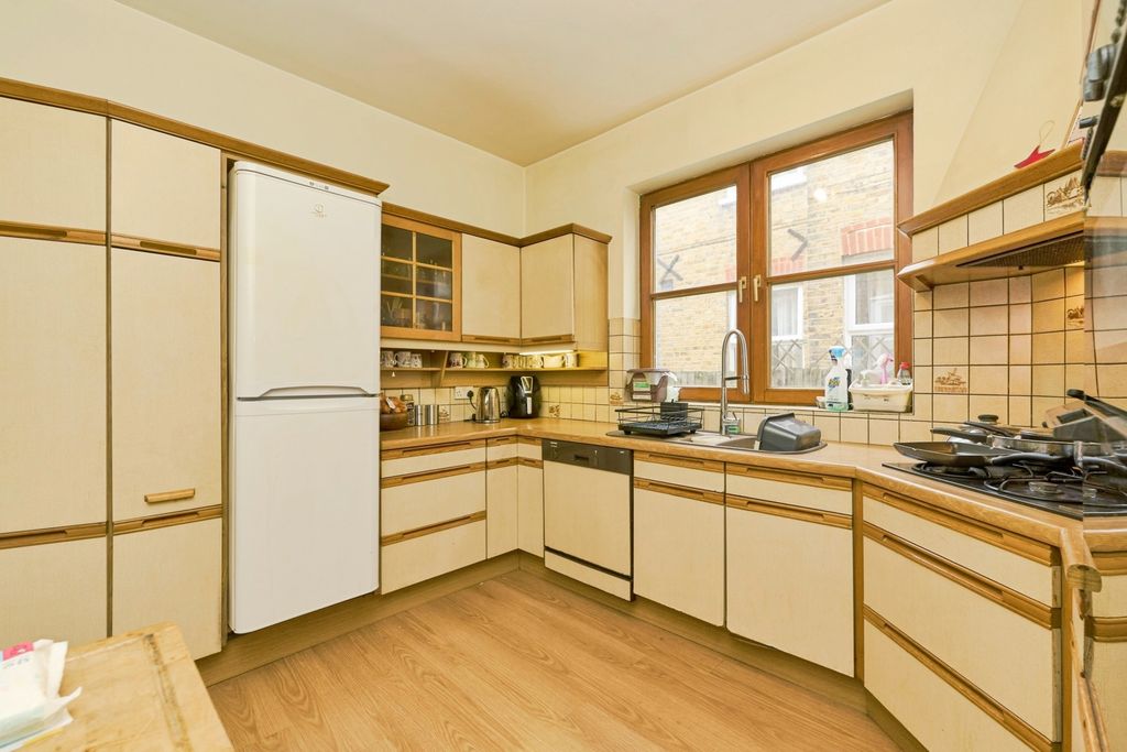 Property photo 3 of 17 Photo