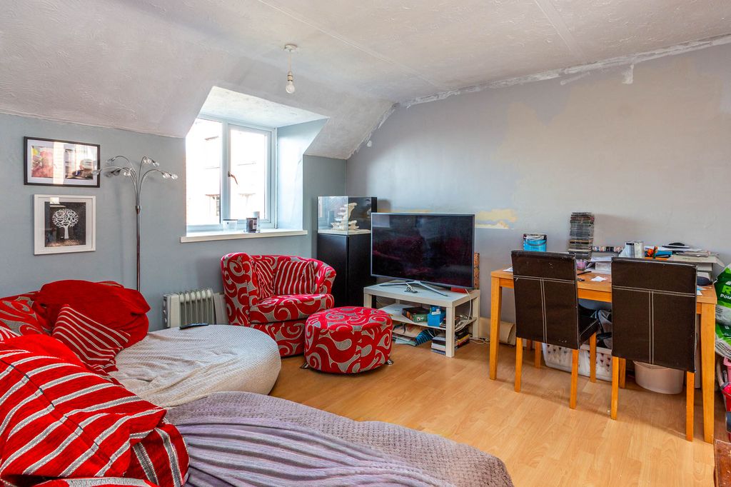 Property photo 2 of 7 Lounge