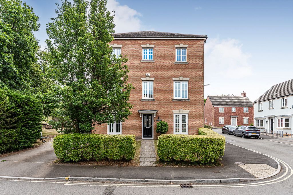 Property photo 2 of 47