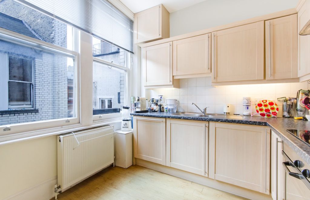 Property photo 2 of 17 4568542