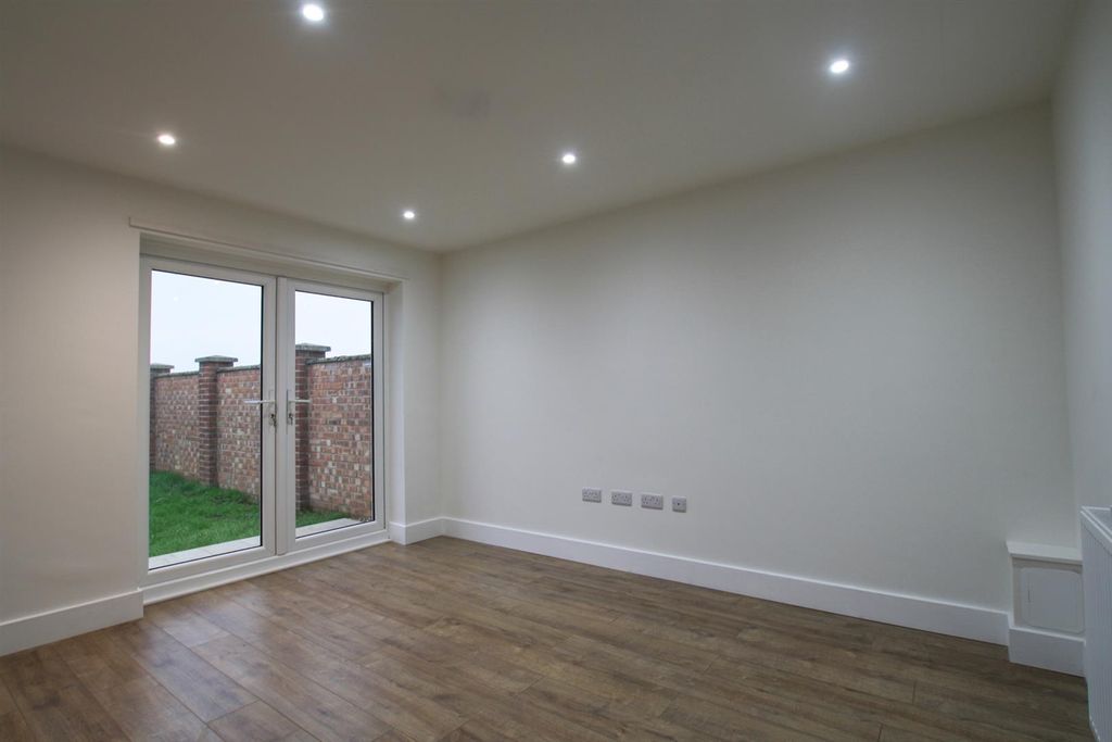 Property photo 3 of 12 Img_9016.Jpg