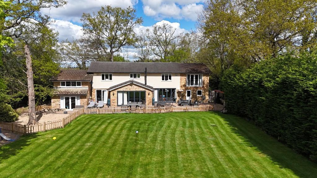 Property photo 1 of 32