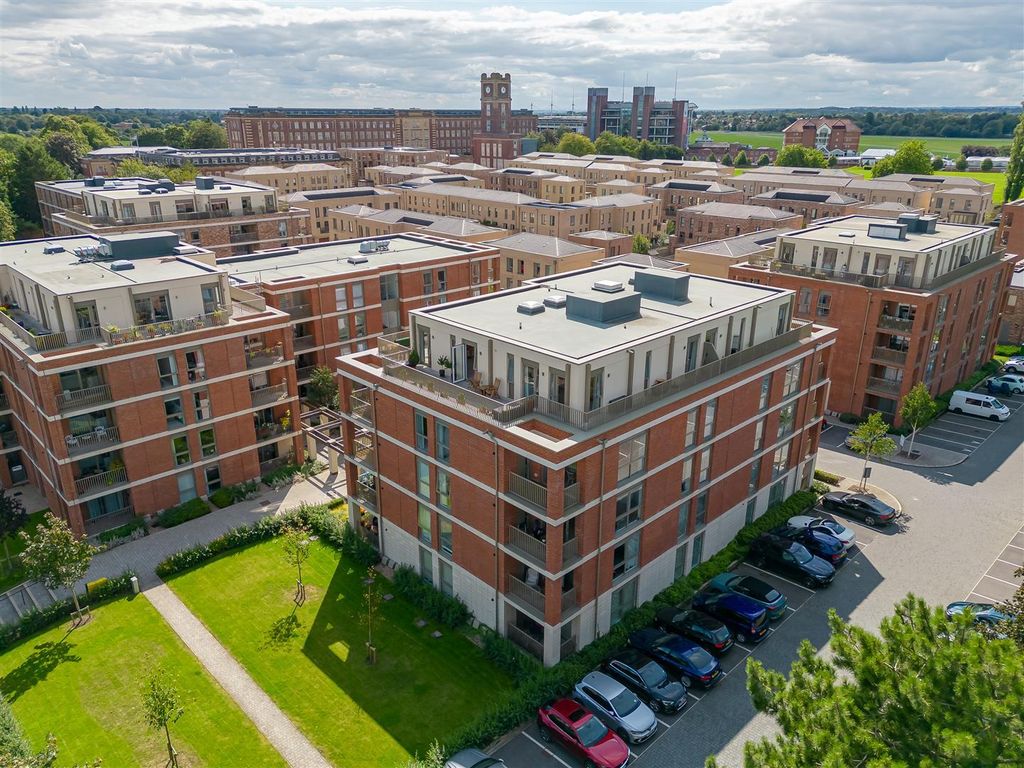 Property photo 3 of 18 External