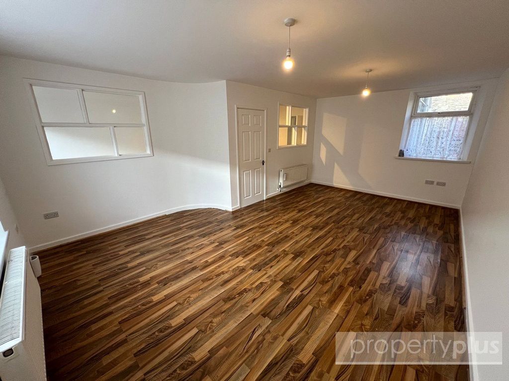 Property photo 3 of 13 Picture No. 12