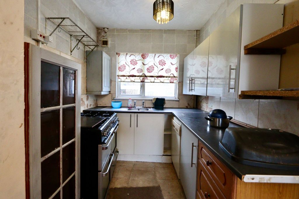 Property photo 3 of 24
