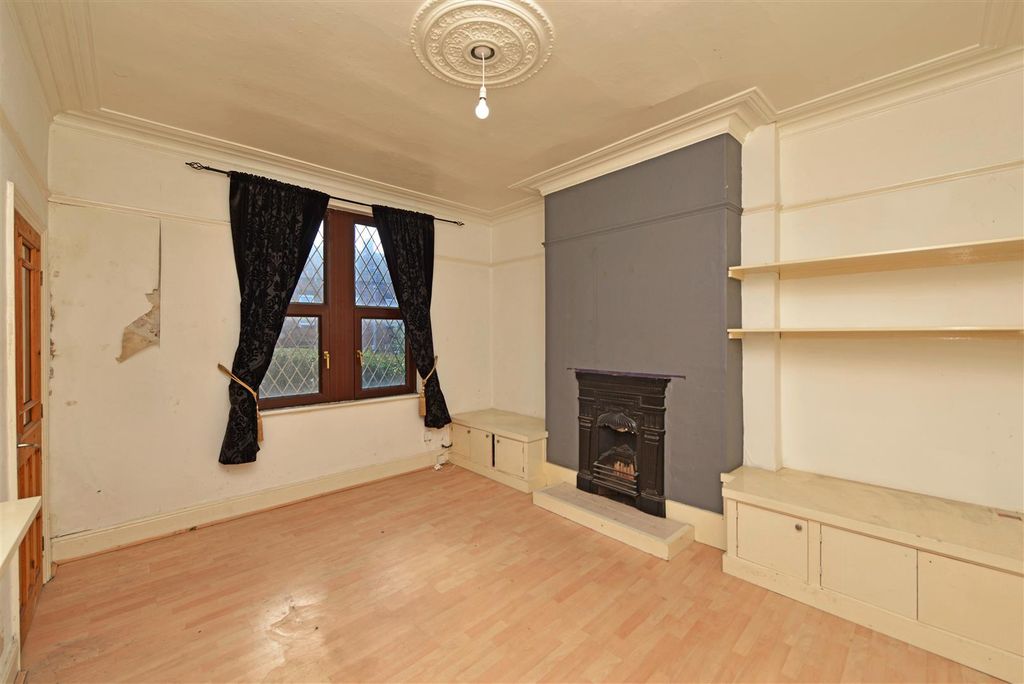 Property photo 2 of 17 Living Room: