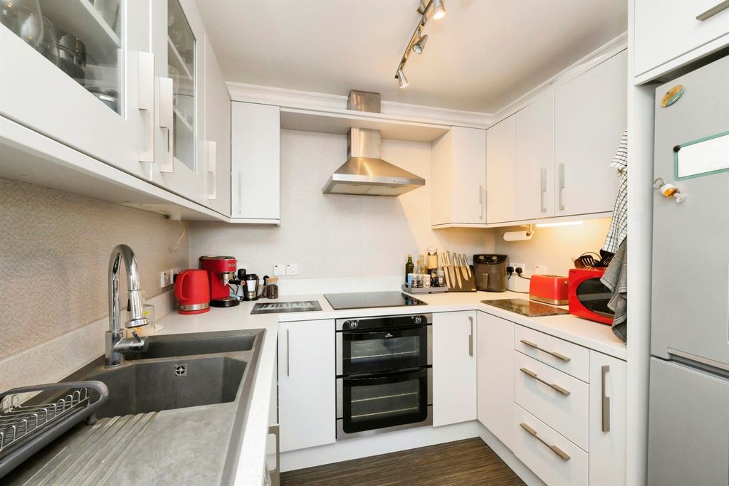 Property photo 2 of 16