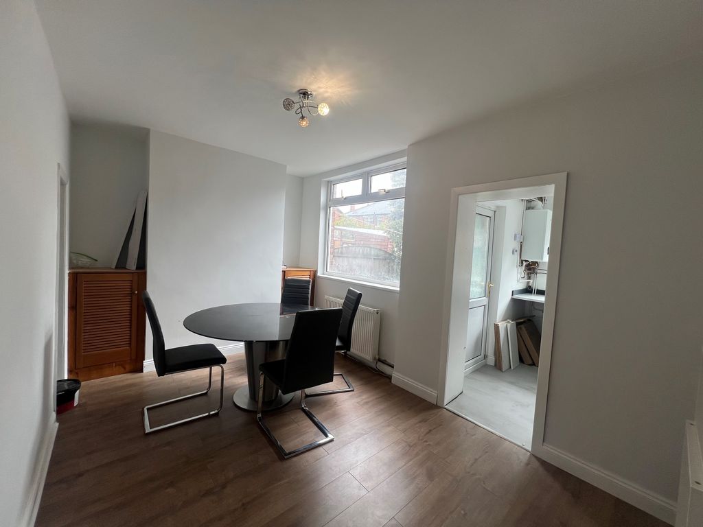 Property photo 3 of 10 Dining Room