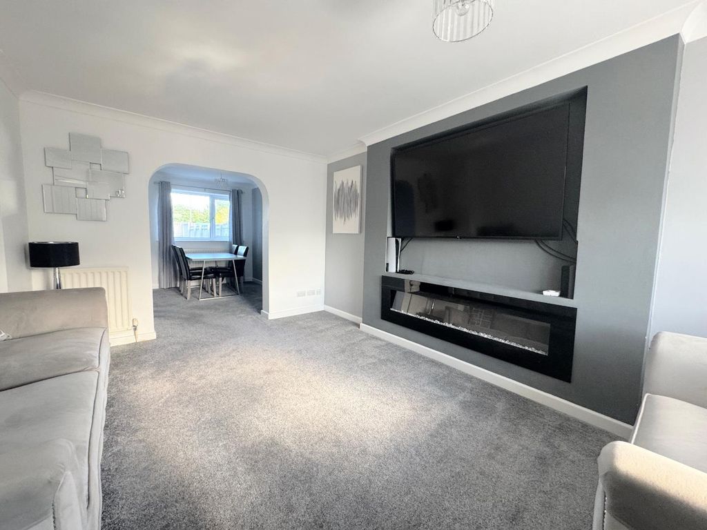 Property photo 2 of 13 Lounge