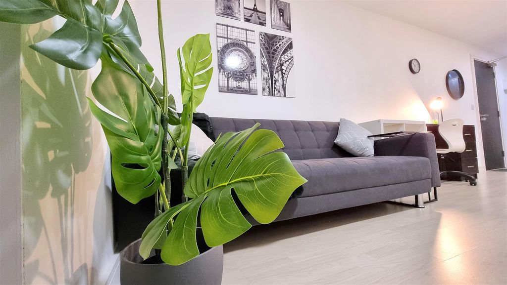 Property photo 1 of 10 Living Room A.Jpg