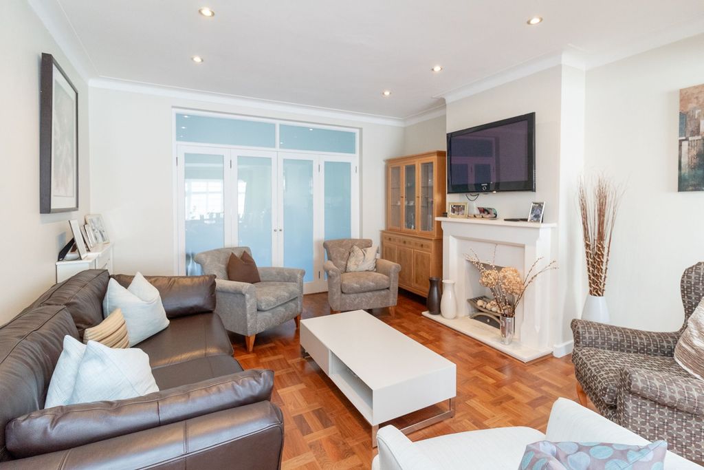 Property photo 3 of 14