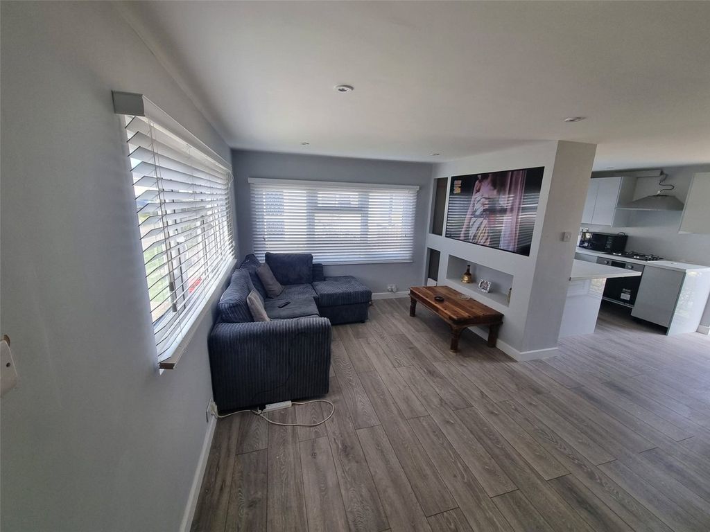 Property photo 2 of 15 Picture No. 21