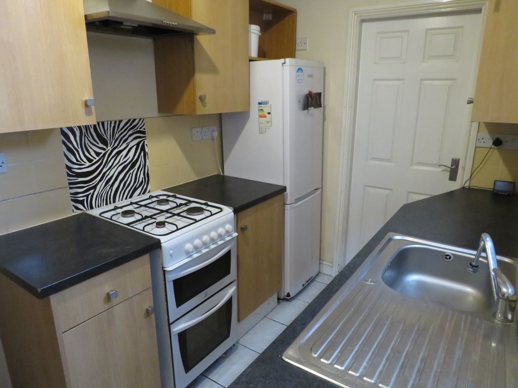 Property photo 2 of 9 Kitchen