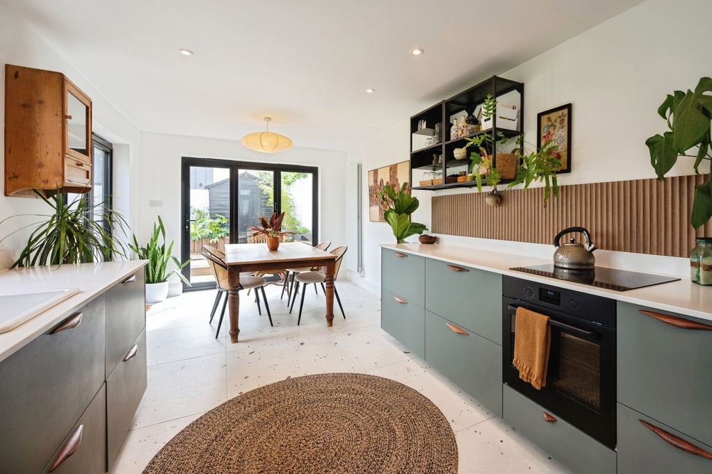 Property photo 2 of 20 Pbox-Img.Jpg