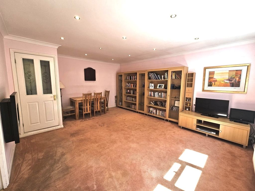Property photo 3 of 24