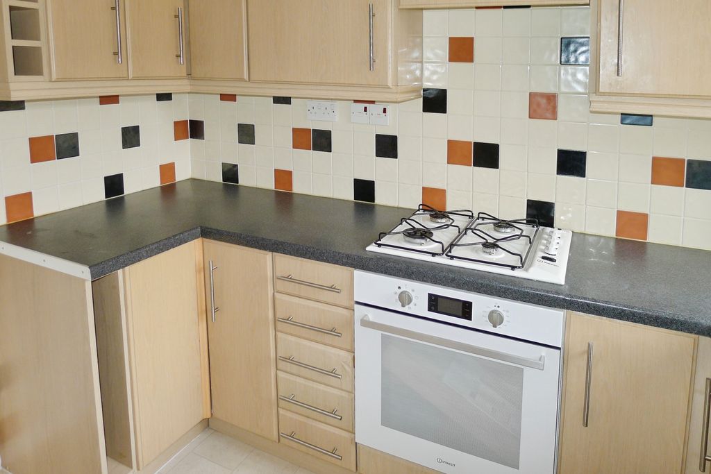 Property photo 3 of 9 Kitchen