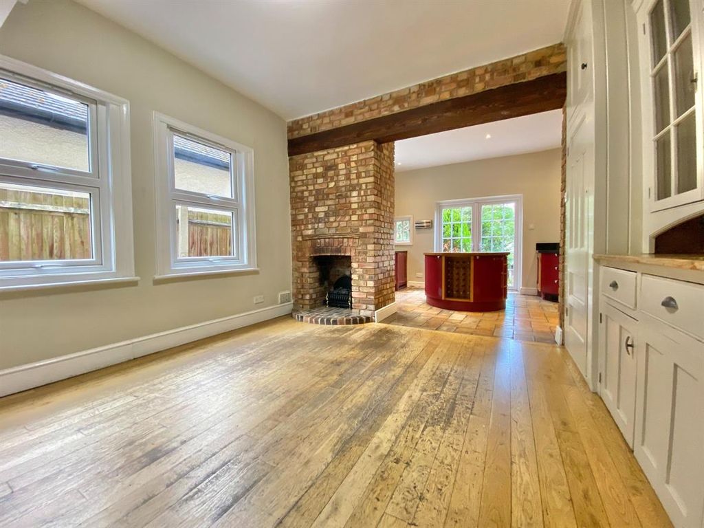 Property photo 3 of 19
