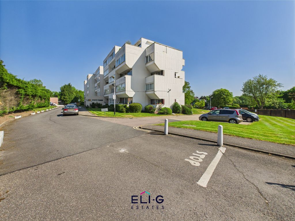 Property photo 1 of 12 A Ground Floor Two Bedroom Apartment Offered Chain Free