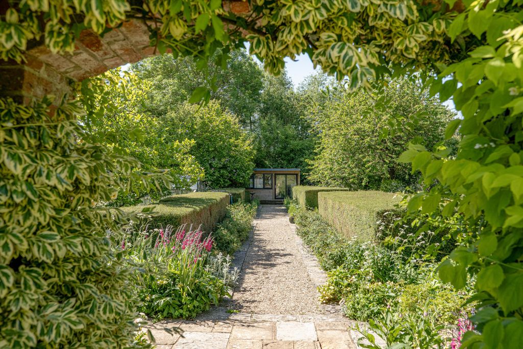 Property photo 2 of 26 Image