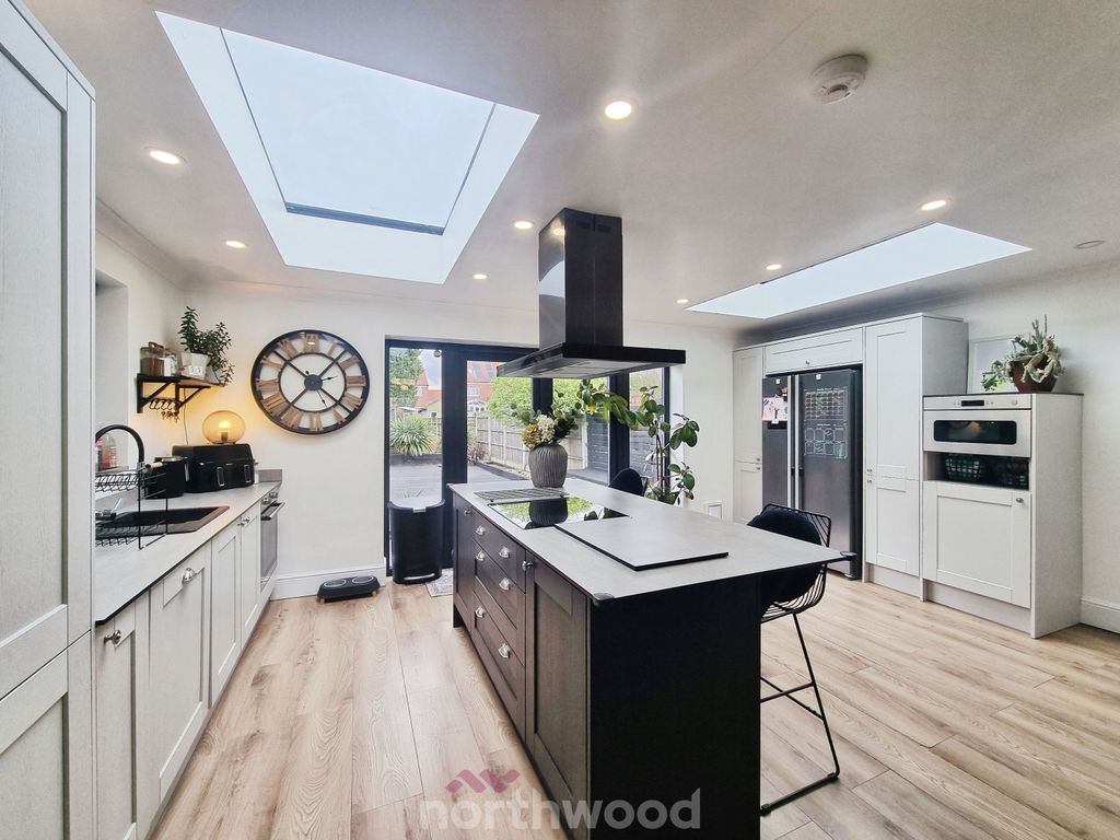 Property photo 2 of 22