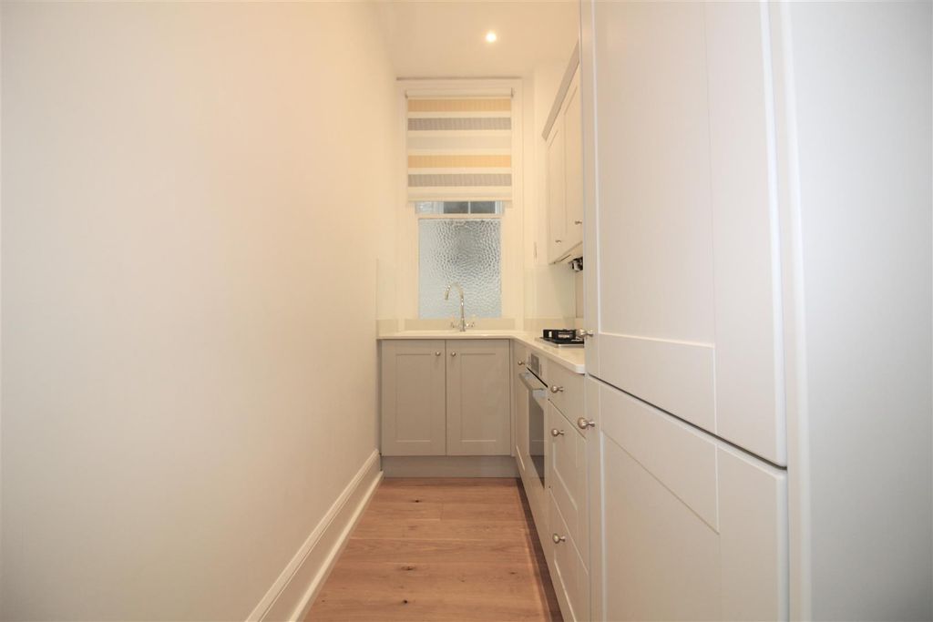 Property photo 3 of 9 Kitchen