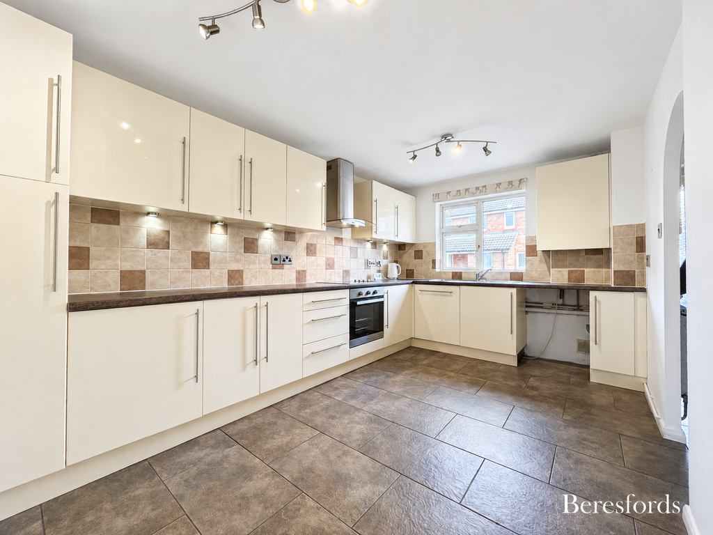 Property photo 3 of 9 Kitchen