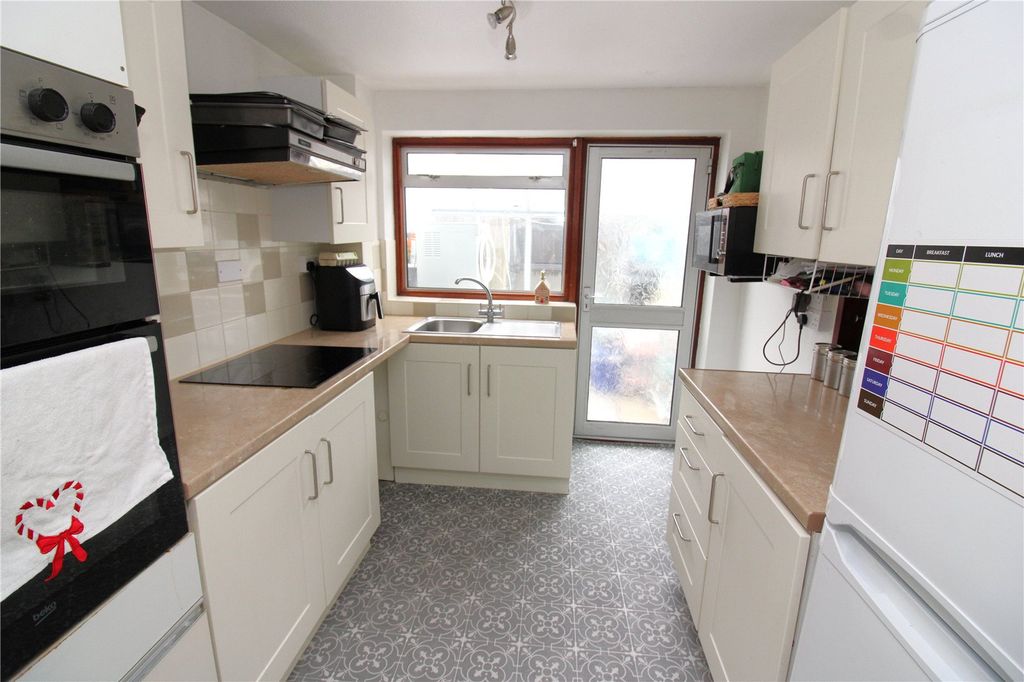 Property photo 2 of 14 Picture No. 11
