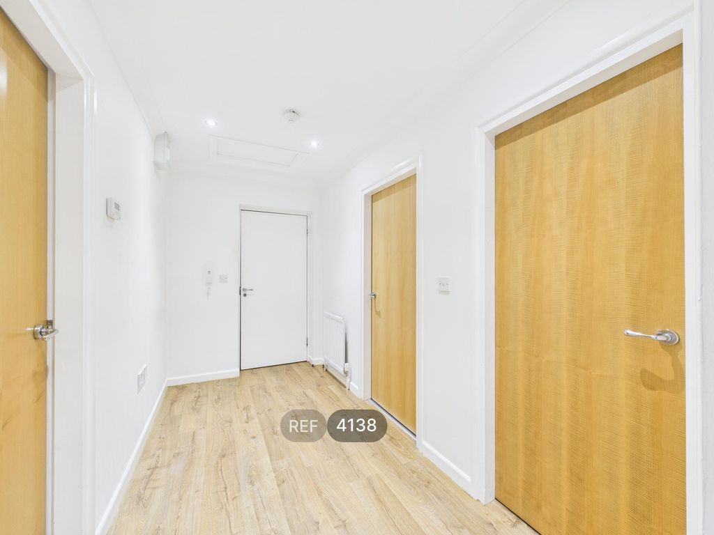 Property photo 2 of 9 Hallway