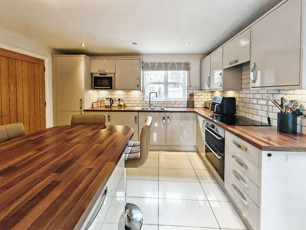 Property photo 2 of 23 Kitchen