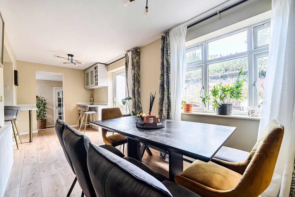 Property photo 3 of 18 Dining Room