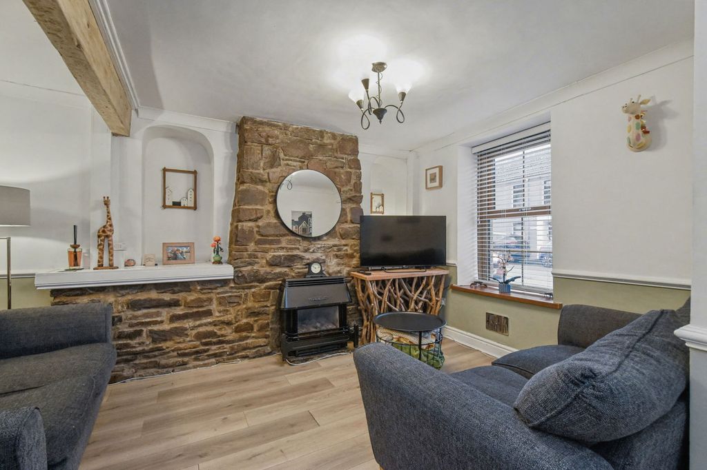 Property photo 2 of 21