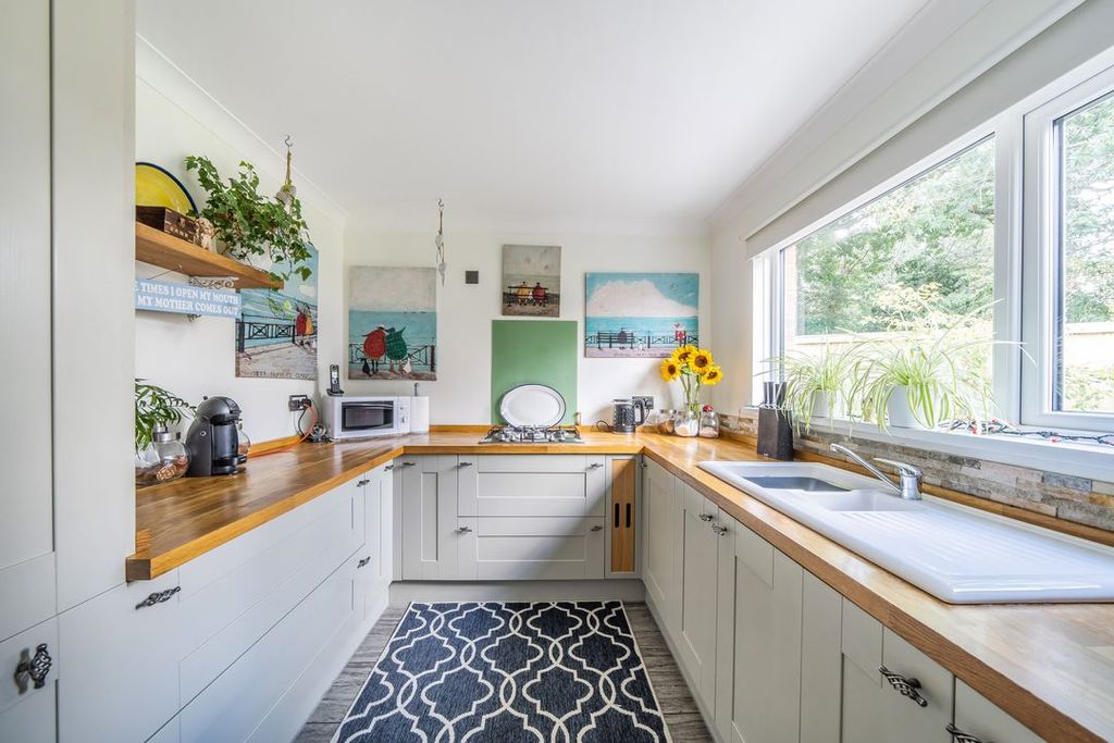 Property photo 3 of 11 10394135