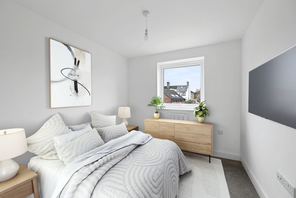 Property photo 2 of 8 Bedroom