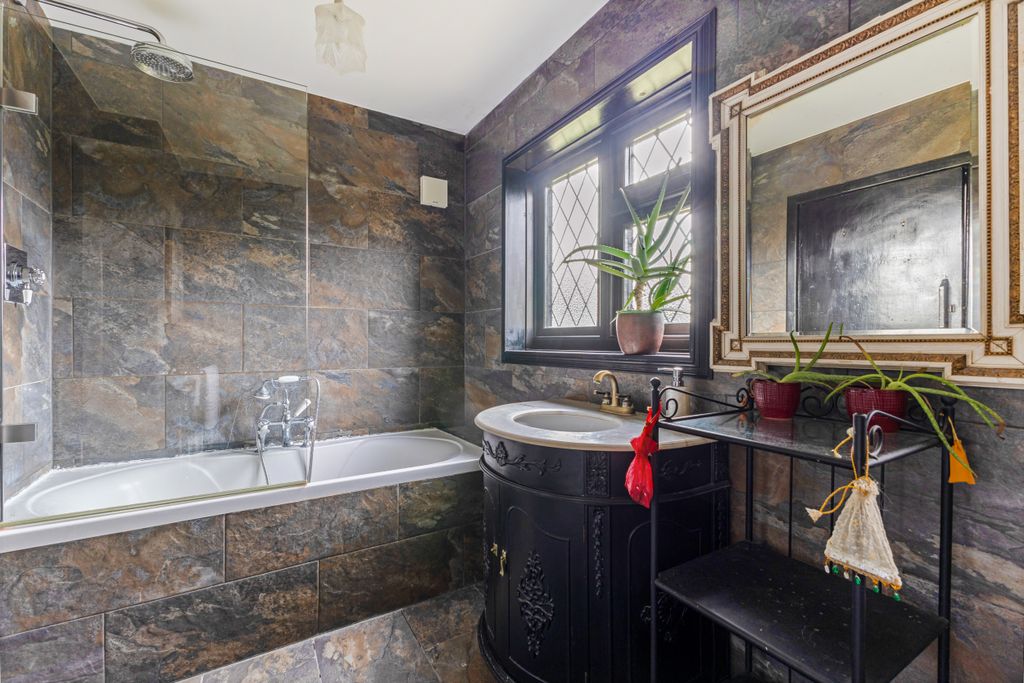 Property photo 2 of 24