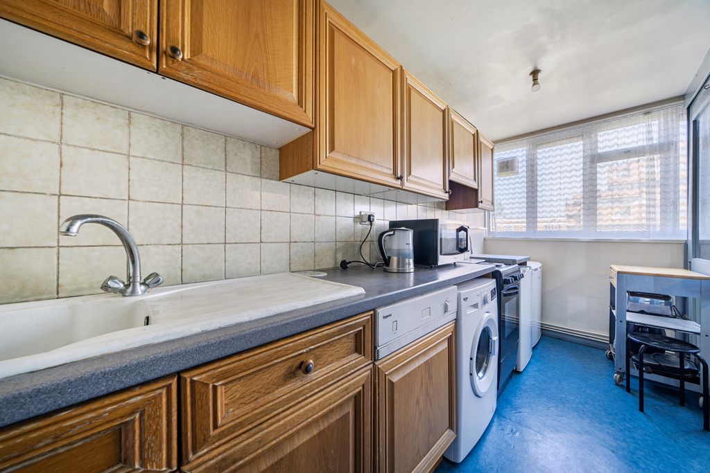 Property photo 2 of 18 Kitchen