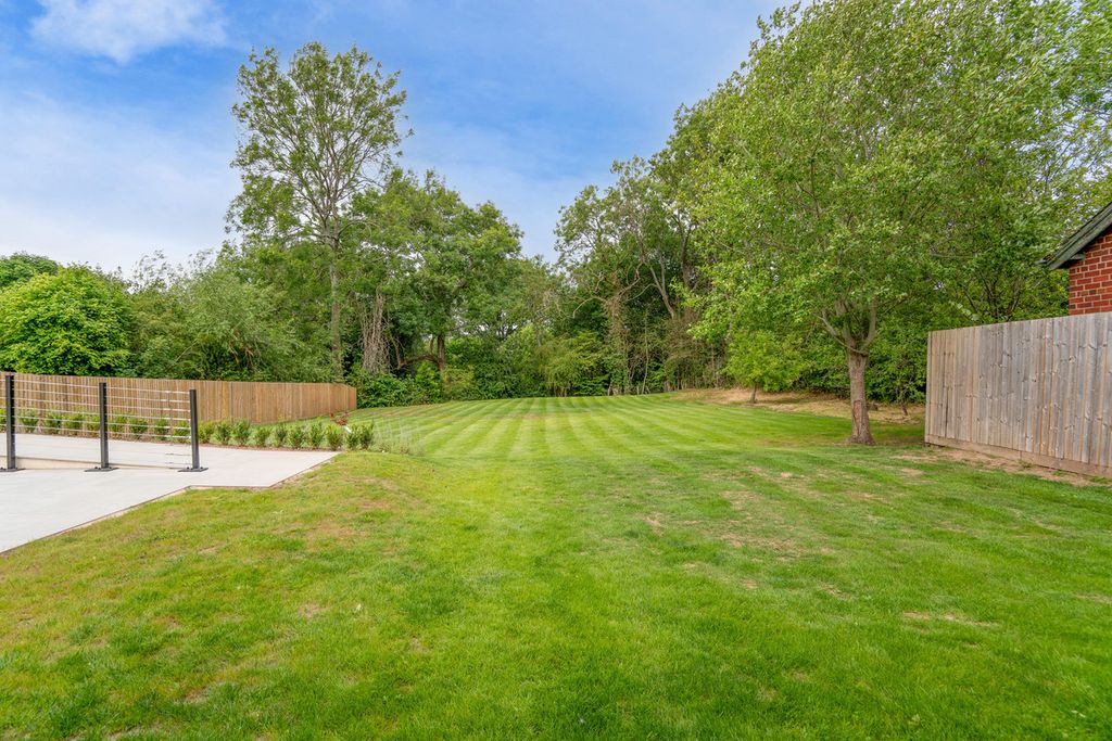 Property photo 3 of 27