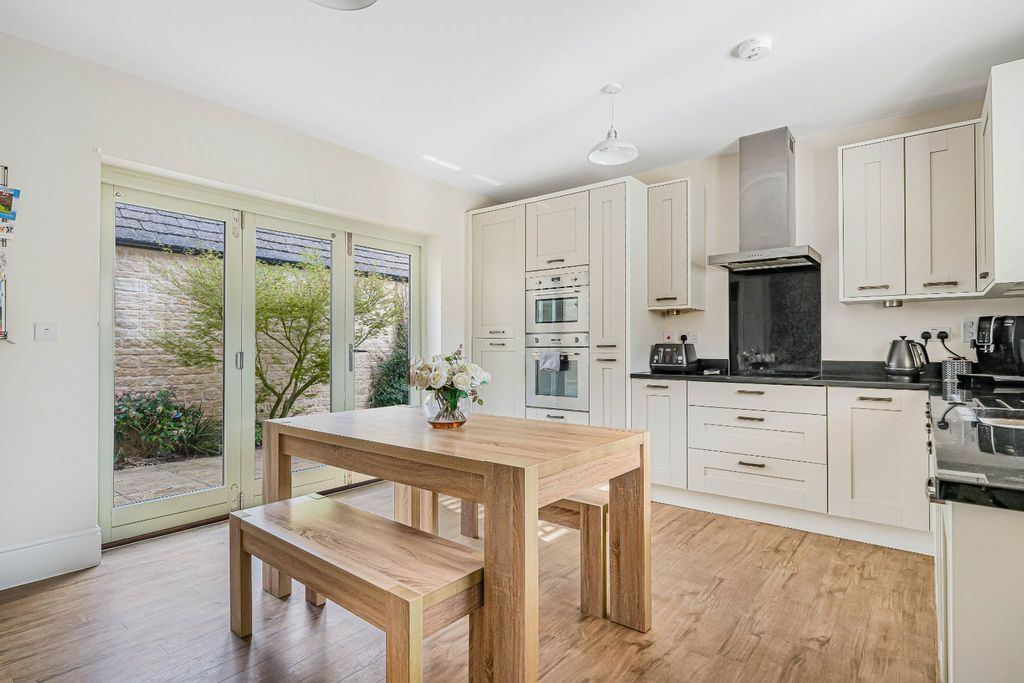 Property photo 2 of 24 Picture No. 33