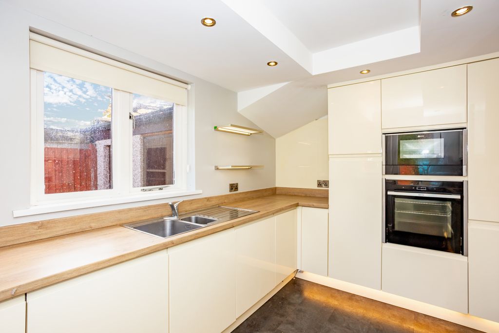 Property photo 3 of 34 Kitchen