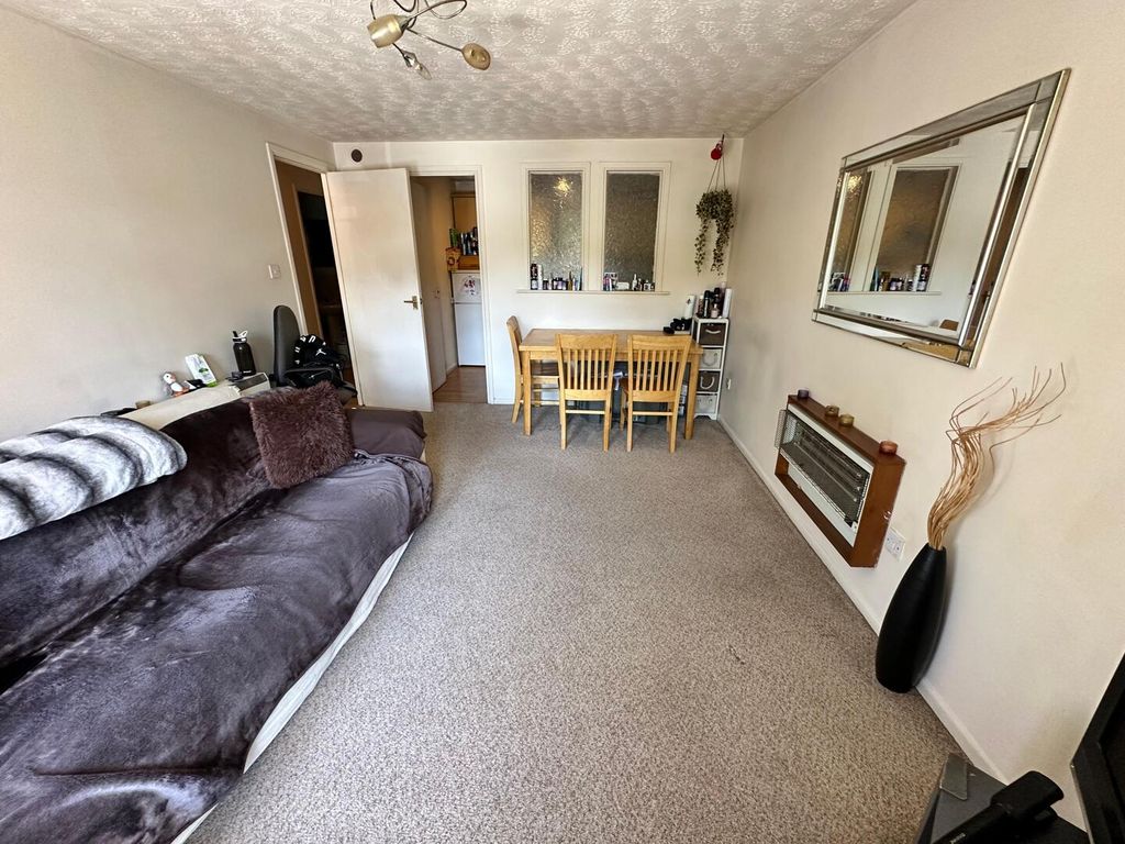 Property photo 2 of 11 Living Room