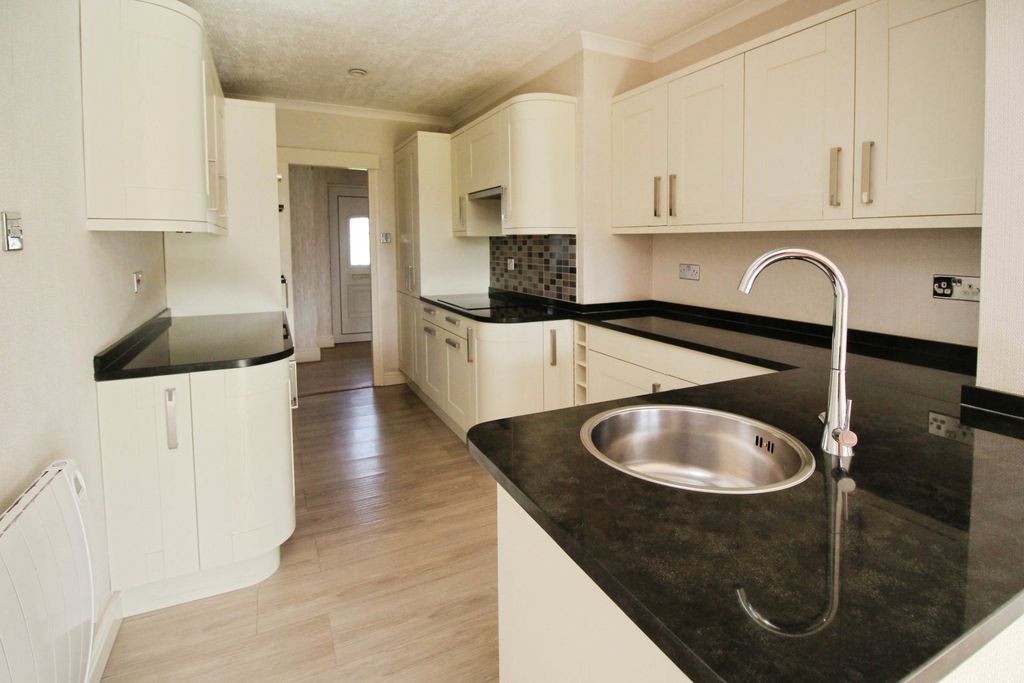 Property photo 3 of 22 Kitchen