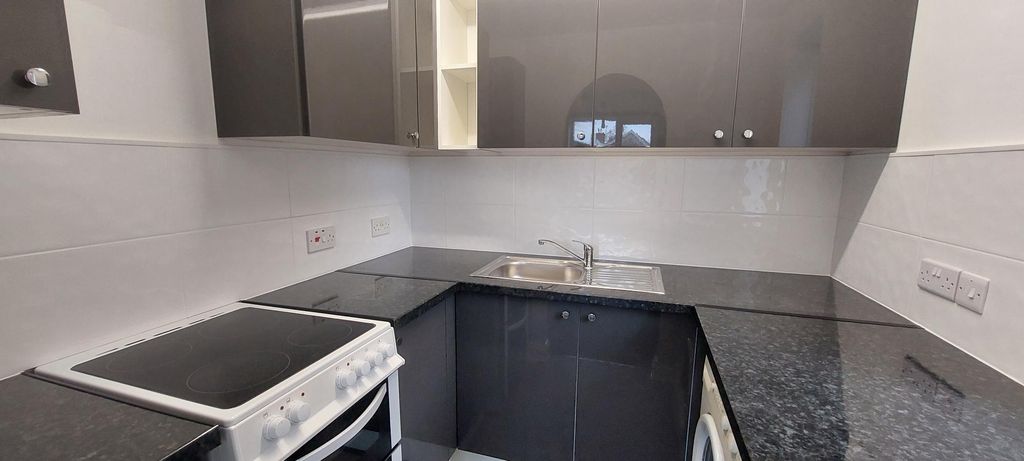 Property photo 3 of 6 Kitchen