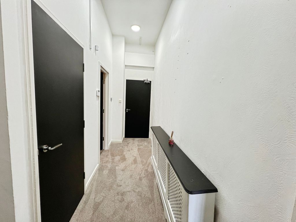Property photo 3 of 19 Hall