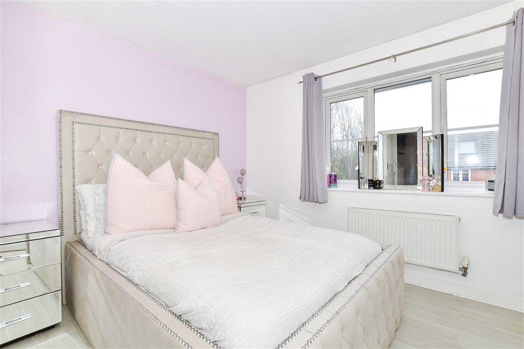 Property photo 2 of 10 Bedroom 1