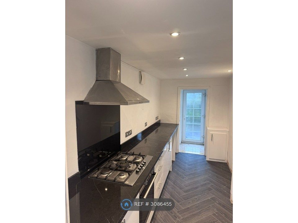 Property photo 2 of 14 Kitchen