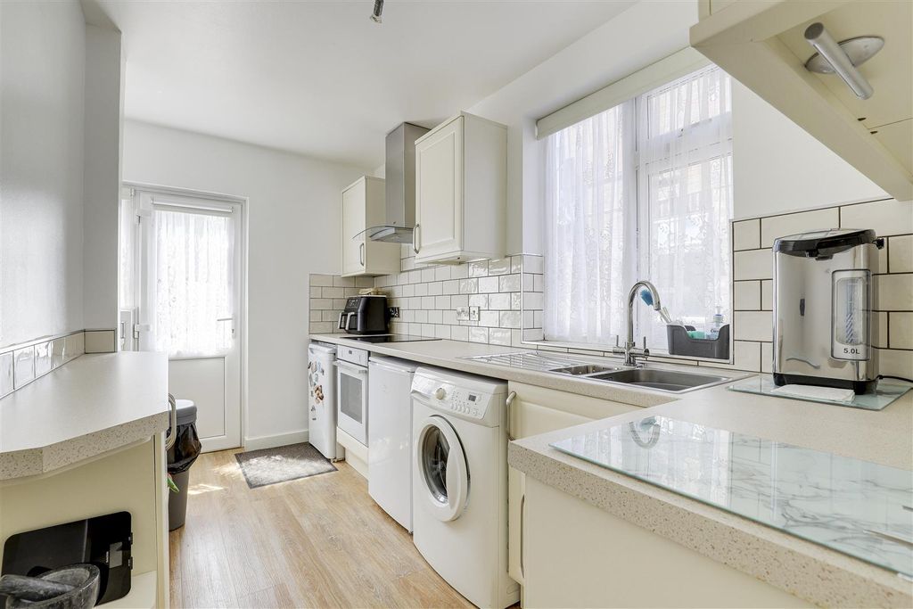 Property photo 2 of 17 8643.Jpg