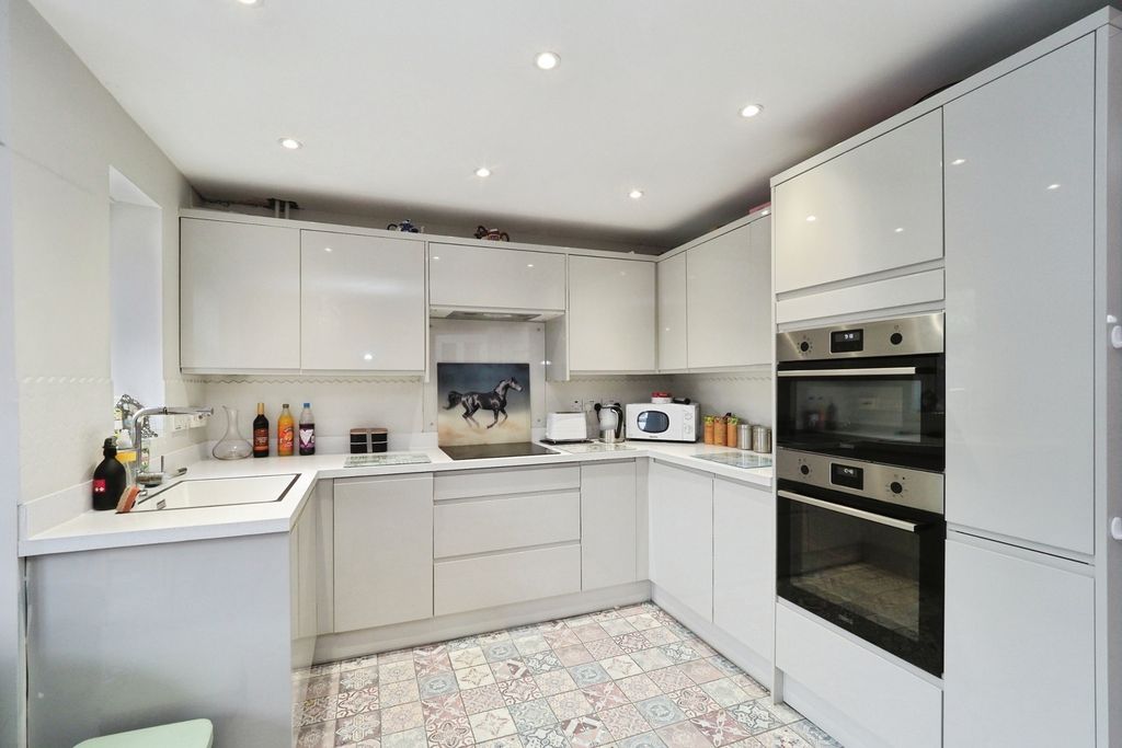 Property photo 2 of 17 Kitchen/Diner