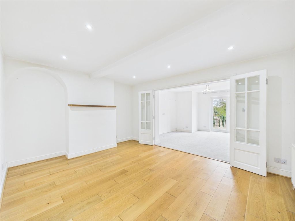 Additional image 7 of 4 bed semi-detached house for saleStar Lane, Coulsdon CR5