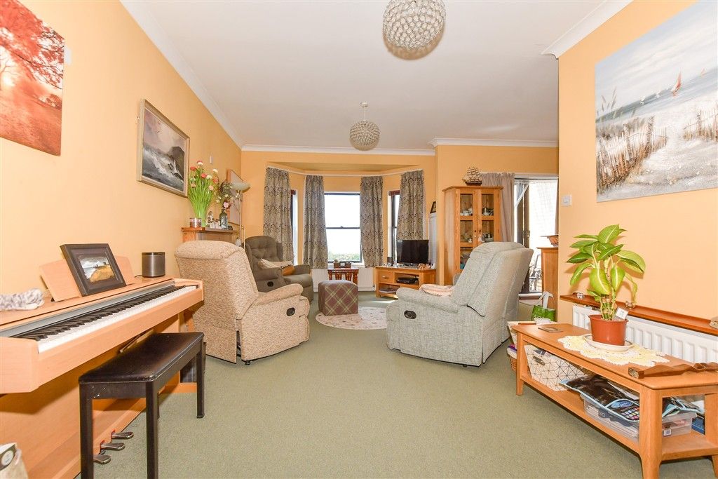 Property photo 3 of 17 Lounge/Diner