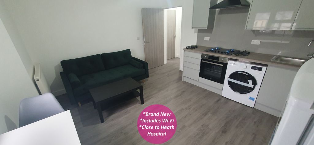 Property photo 3 of 10 Kitchen Lounge