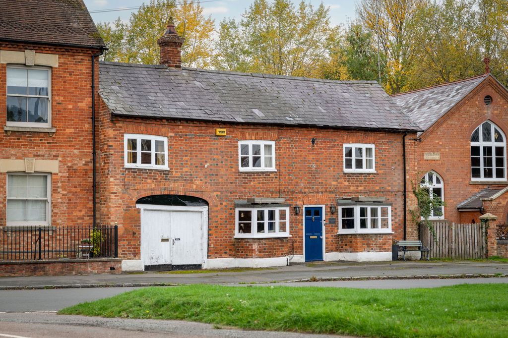 Property photo 2 of 32